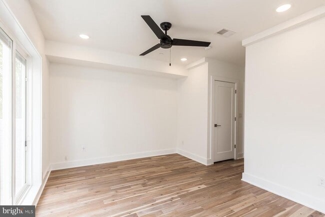 Building Photo - 2132 Berges St