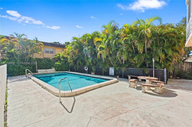 Building Photo - 1830 Dixieana St