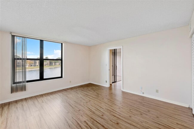 Building Photo - 6519 Coral Lake Dr