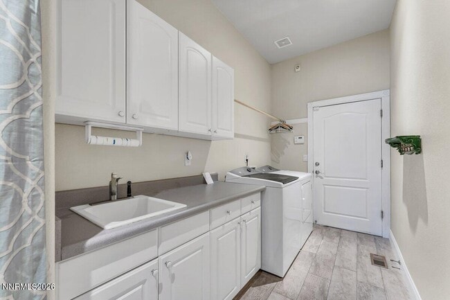 Building Photo - 7330 Island Queen Dr