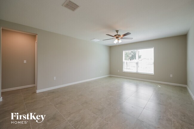 Building Photo - 710 Yeager Ct