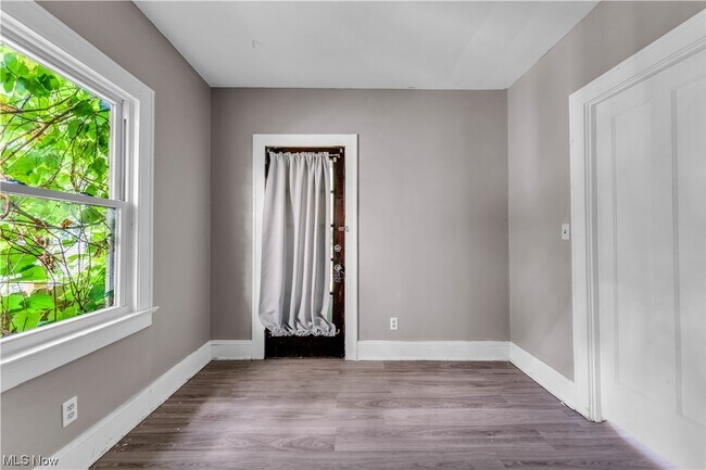 Building Photo - 3289 W 130th St