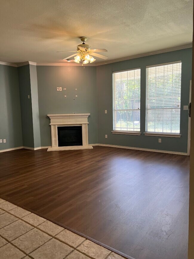 Building Photo - 1400 Lyra Ln