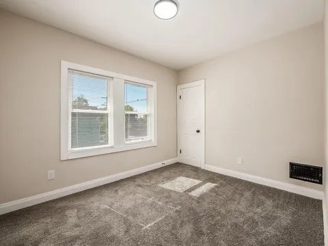 Building Photo - 154 N Central Ave