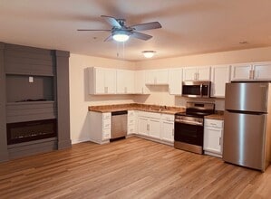 Building Photo - 965 Middle Ln
