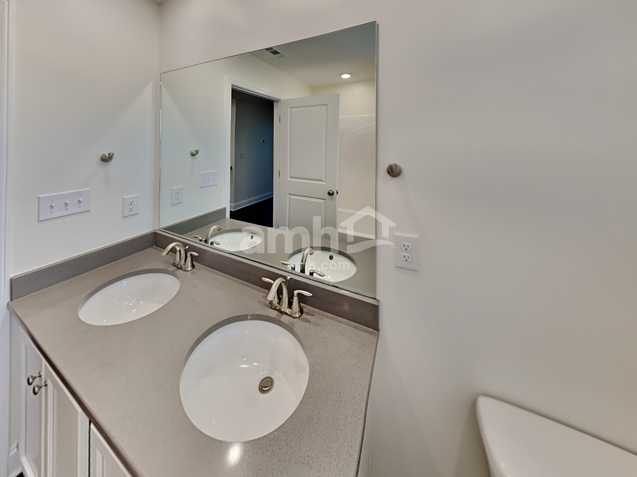 Building Photo - 5208 Valor Dr