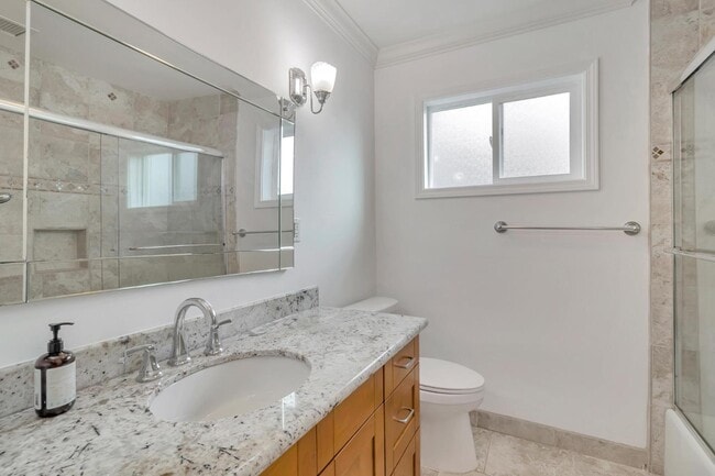 Building Photo - 123 Dunsmuir Way