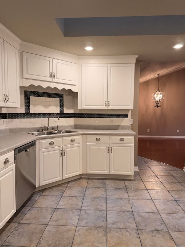 Building Photo - 31 Enclave Cir
