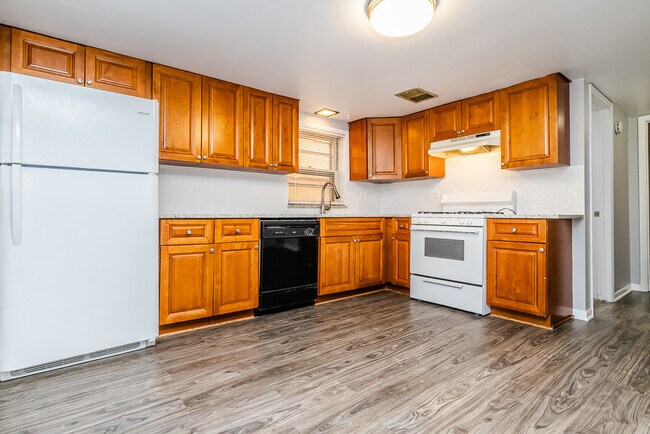 Building Photo - 6511 W Higgins Ave