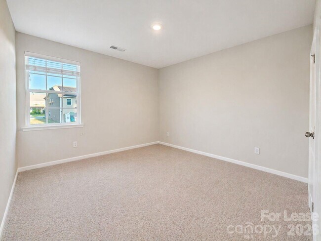 Building Photo - 15104 Moulin Ct Dr