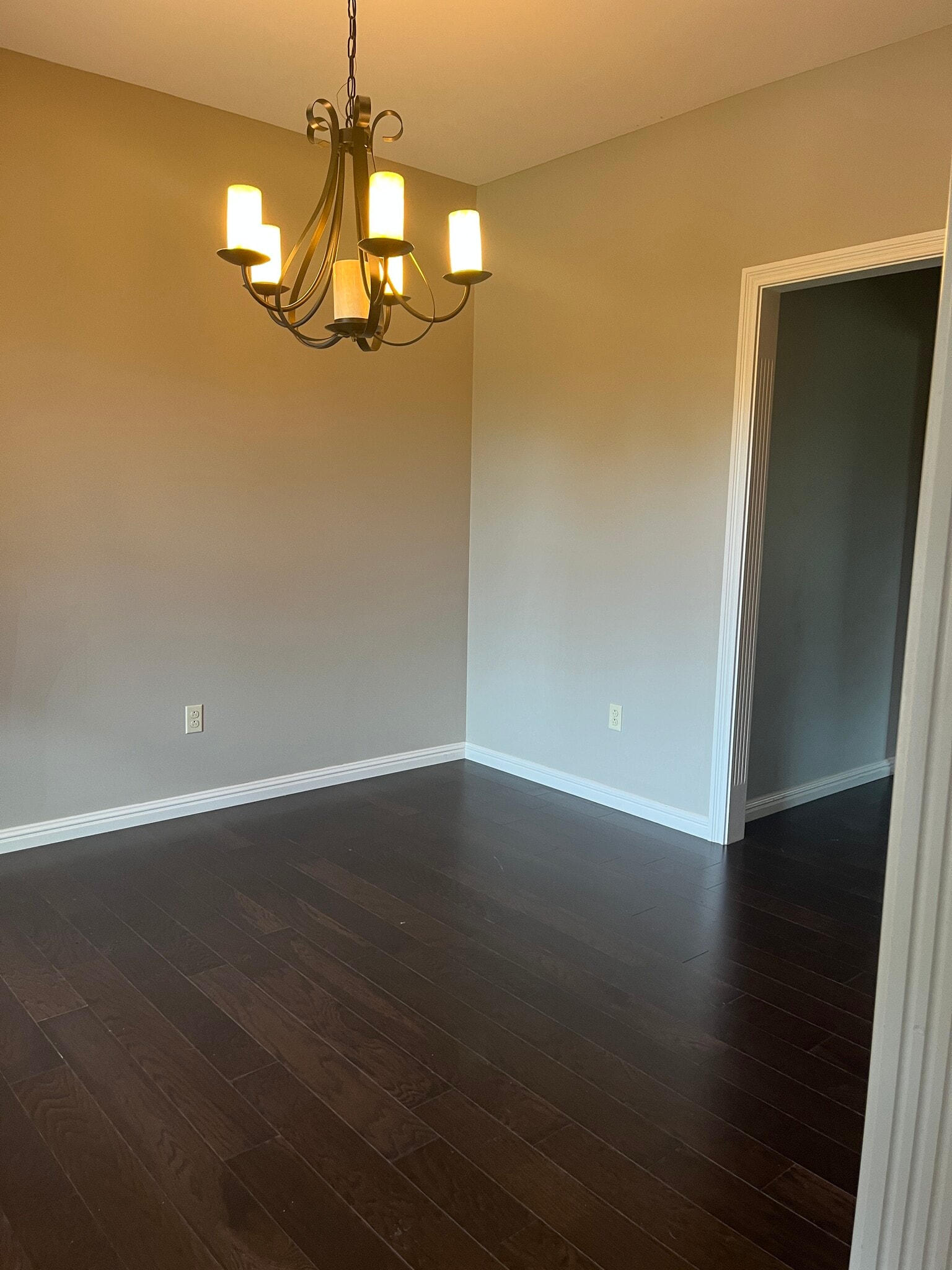 Building Photo - 1025 Vineyard Way
