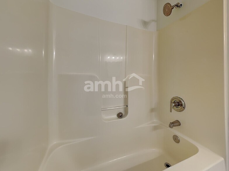 Building Photo - 2819 Coachlight Ln