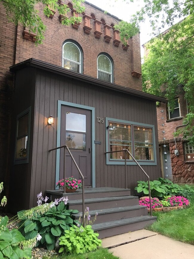 Building Photo - 125 N 9th Ave E