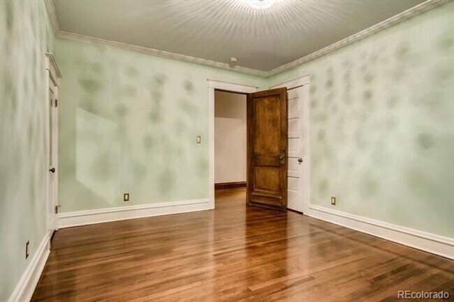 Building Photo - Uptown Capitol Hill - Secure Historic Building with Modern Updates!