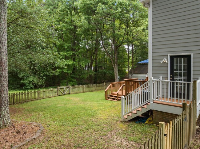 Building Photo - Gorgeous 3 Bedroom Traditional Home Locate...