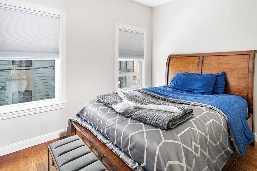 Building Photo - 323 Athens St