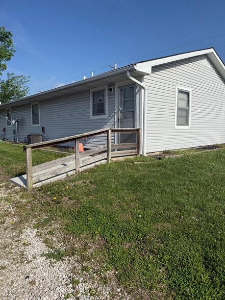 Building Photo - 202 E Broadway