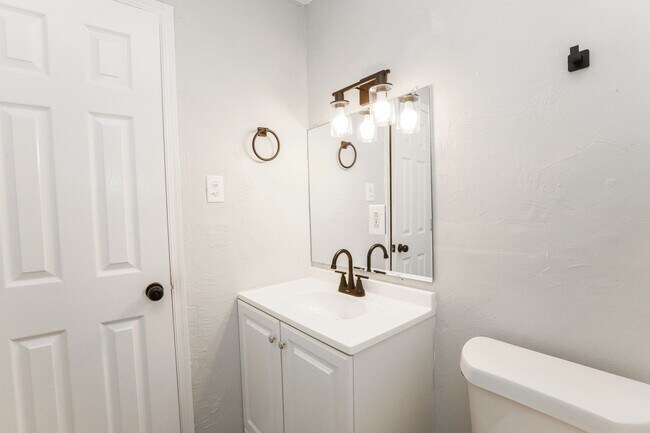 Building Photo - 422-424 W 30th Street