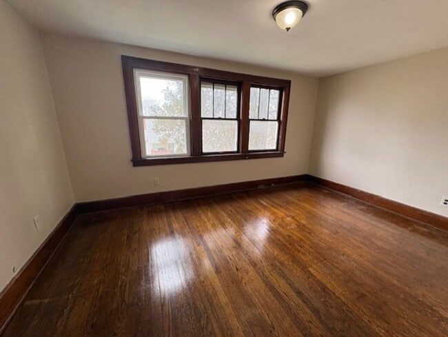 Building Photo - Spacious 3-Bedroom Home in West Akron with Appliances Included