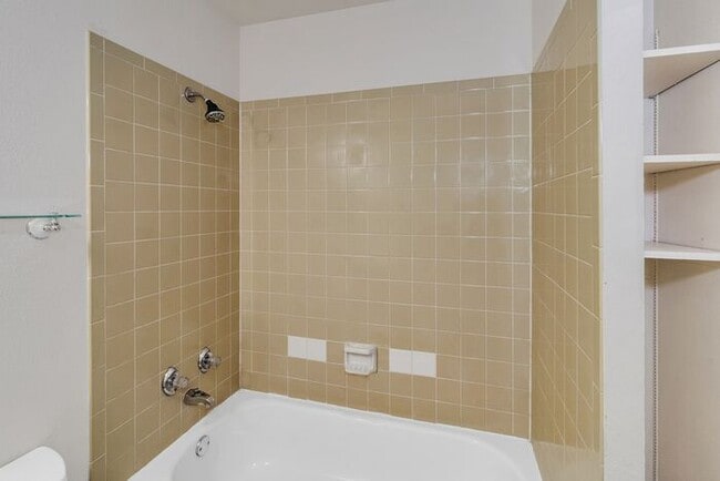 Building Photo - Cozy 2-Bedroom Condo Near CMU & St. Mary’s – Great Amenities!