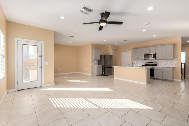 Building Photo - 12742 E Joffroy Dr