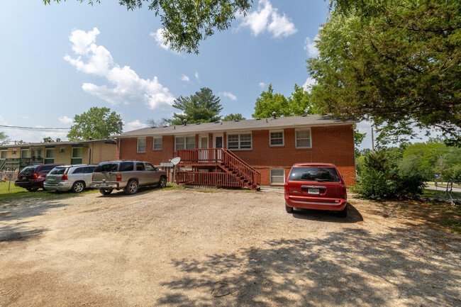 Building Photo - 2816 Leeway Dr