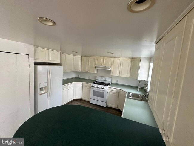 Building Photo - 2 Titus Ave