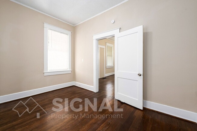 Building Photo - 512 1st St N