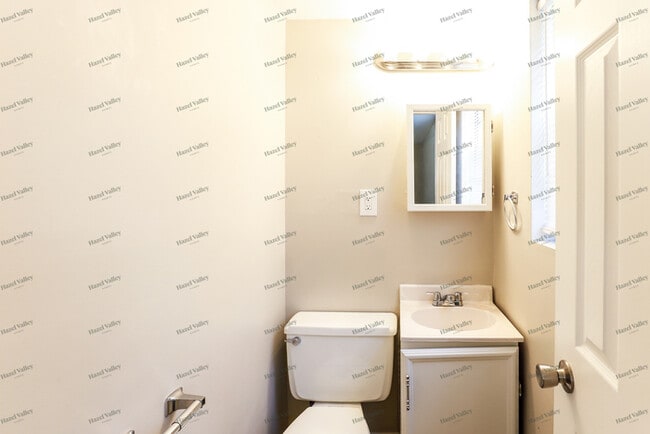 Building Photo - 5617 N Smalley Ave