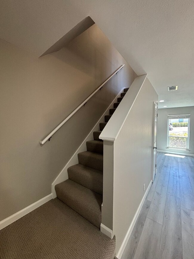 Building Photo - Completely Remodeled 3-Bedroom Beauty in P...