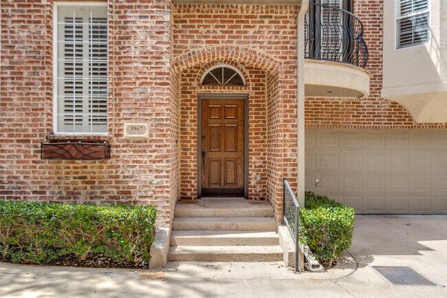 Building Photo - 3967 Travis St