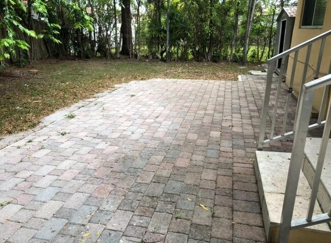 Building Photo - 4245 SW 7th St