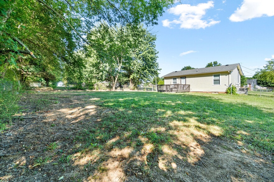 Fenced yard with private deck and plenty of space. Grill and outdoor furniture included. - 318 Atlantic Ave