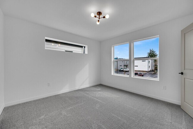 Building Photo - Move In Special Up to 3 Month's Free- Newb...