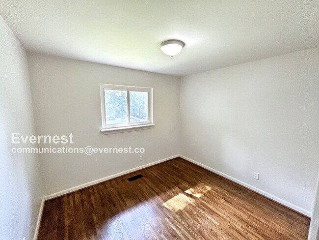 Building Photo - 545 Edgecrest Cir