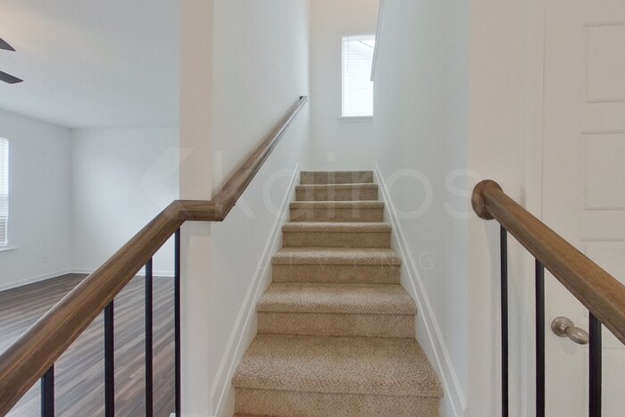 Building Photo - 107 Silver Maple Ln