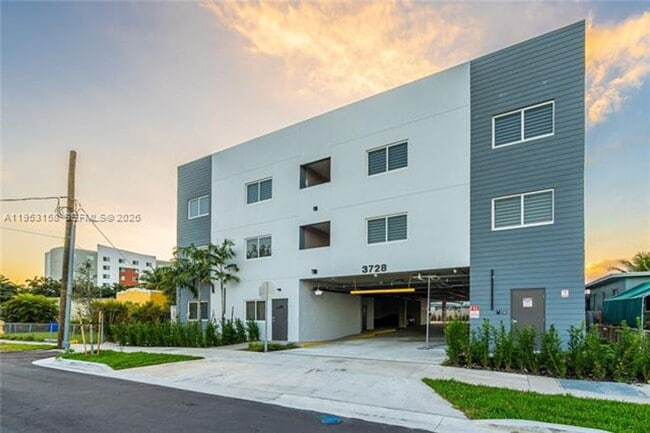 Building Photo - 3728 NW 19th Ave