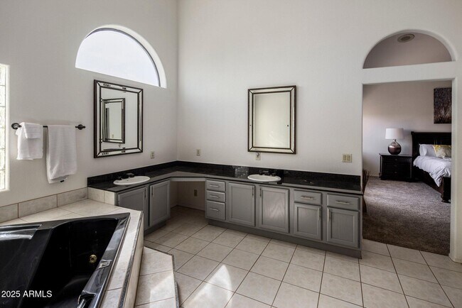 Building Photo - 5747 E Gelding Dr