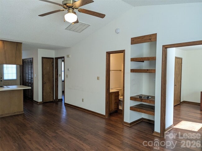 Building Photo - 119 Birdie Ct