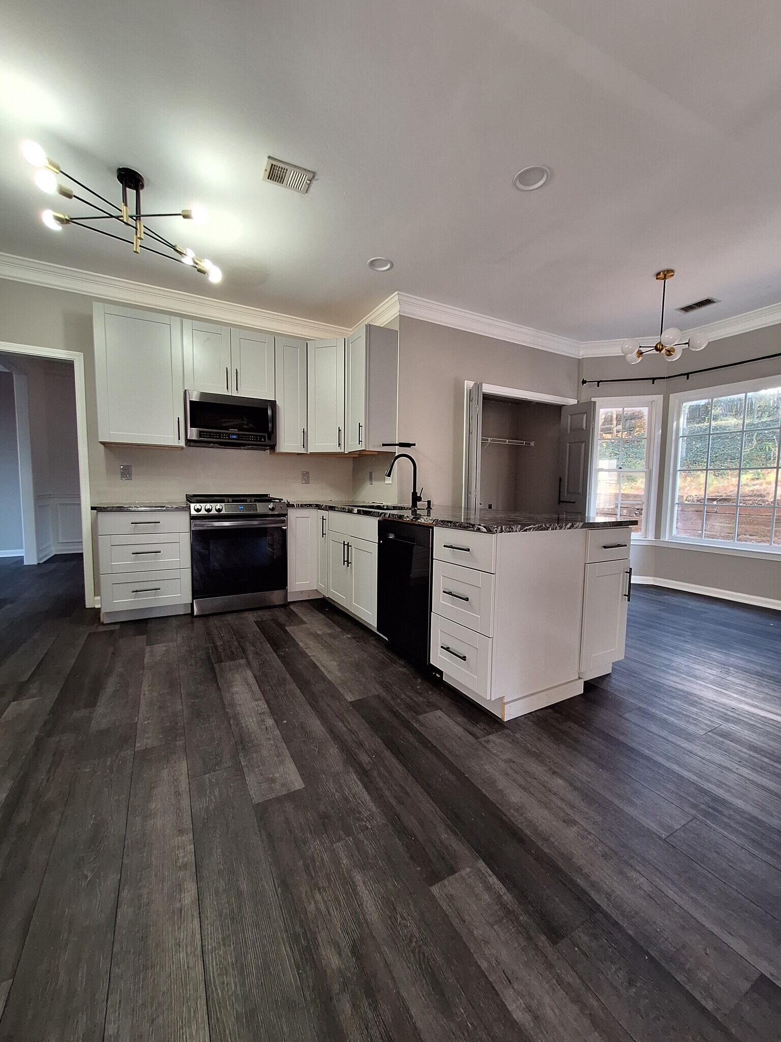 Building Photo - 2120 Sweetbirch Trl