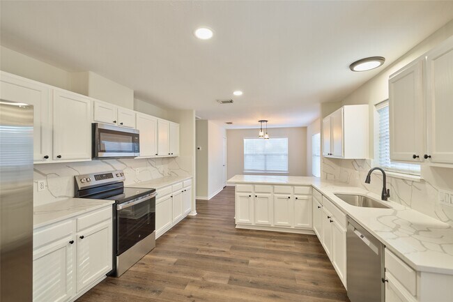 Building Photo - 3501 Buckingham Ln