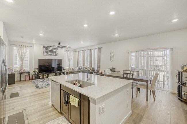 Building Photo - 8991 Hightower St