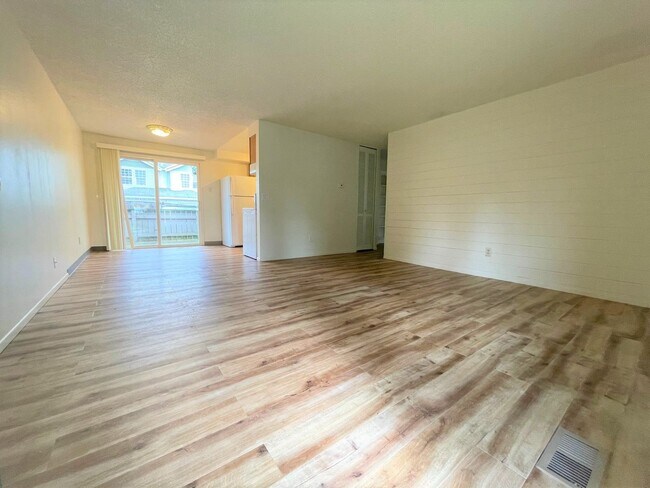 Building Photo - 1330 S Ivy St