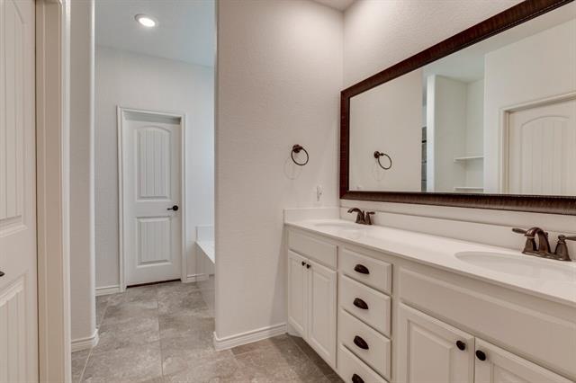 Building Photo - 3022 Maverick Dr