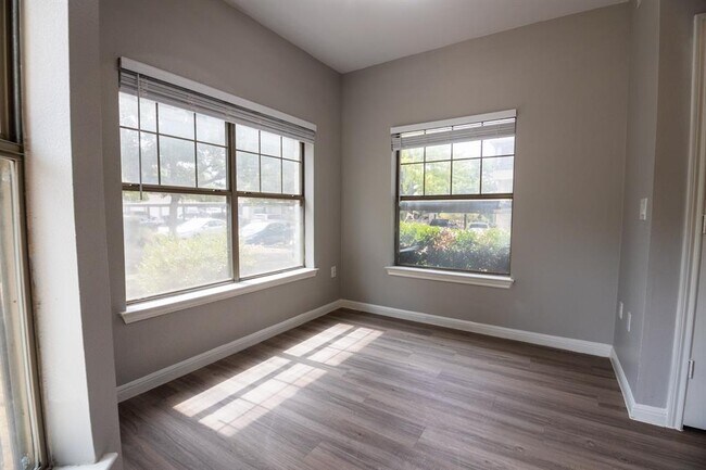 Building Photo - 2320 Gracy Farms Ln