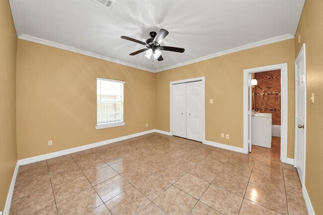 Building Photo - 11643 Antoine Dr