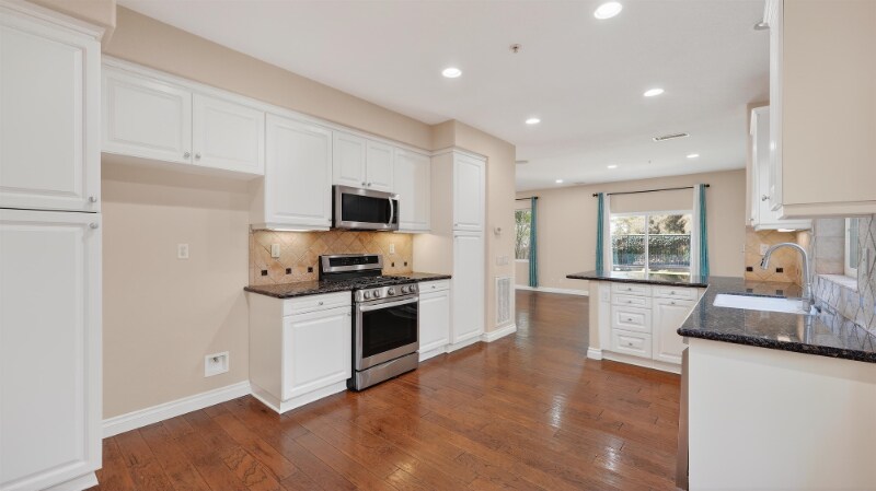 Building Photo - 63 Potters Bend