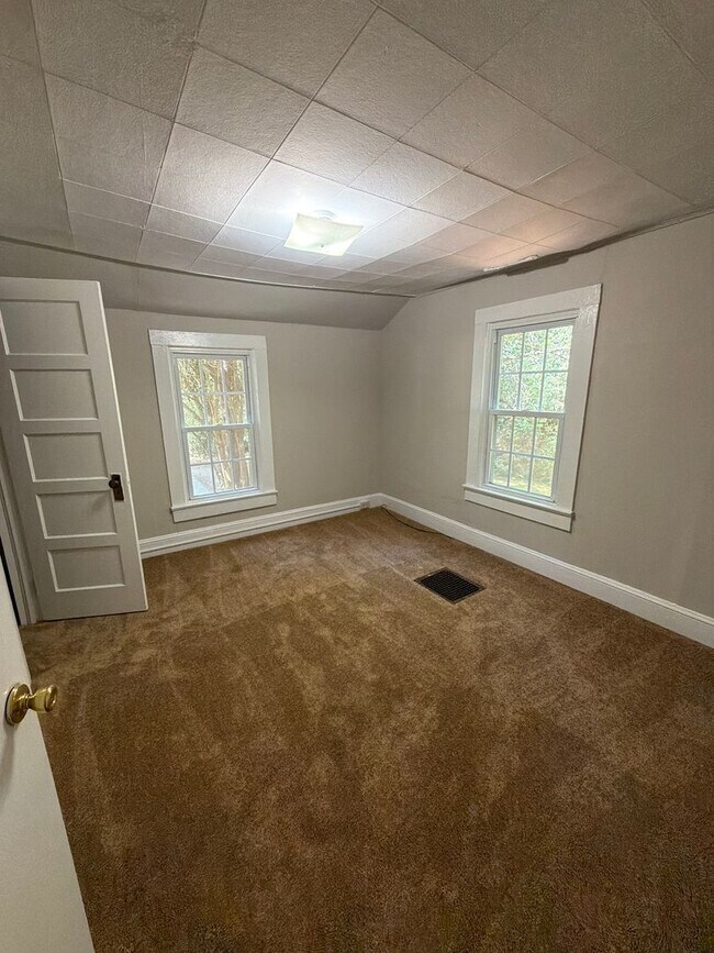 Building Photo - T.R. Lawing Realty Property