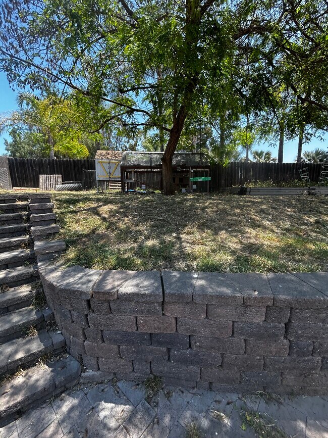 Building Photo - 9744 Sierra Madre Rd