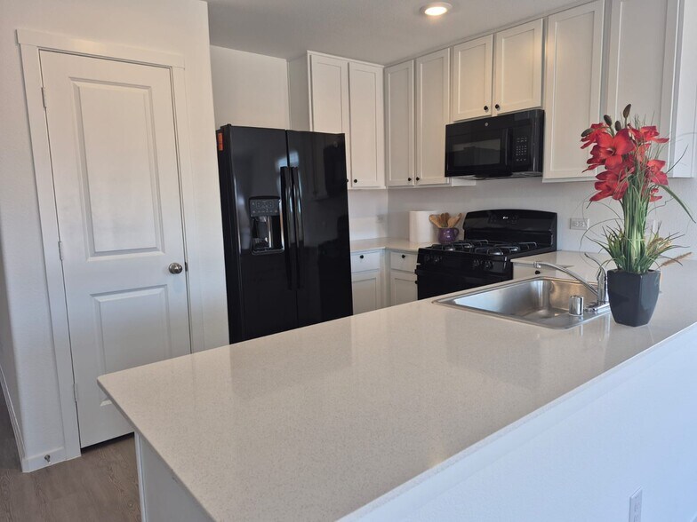 Building Photo - 7908 Clements St